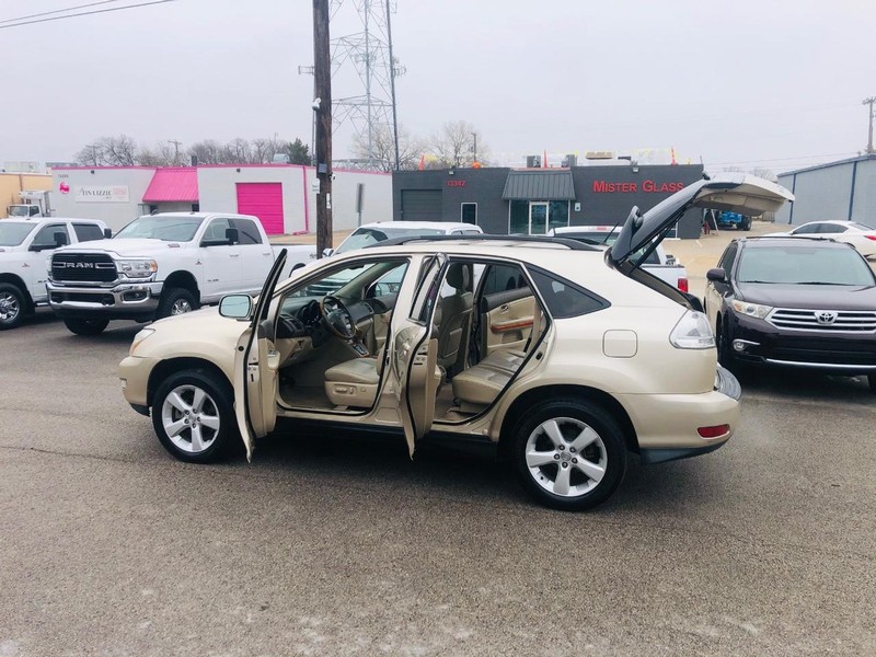 Lexus RX 330 Vehicle Full-screen Gallery Image 26