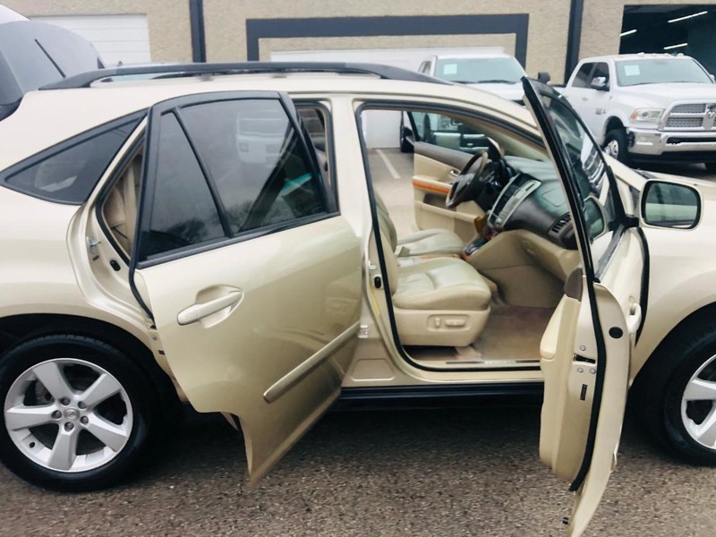 Lexus RX 330 Vehicle Full-screen Gallery Image 29