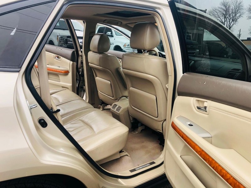 Lexus RX 330 Vehicle Full-screen Gallery Image 31