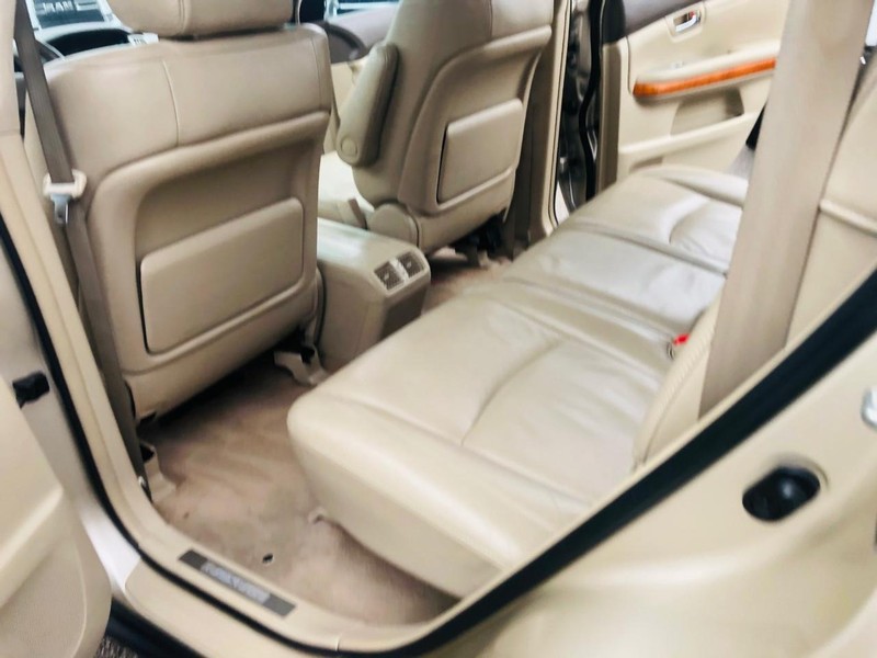 Lexus RX 330 Vehicle Full-screen Gallery Image 32