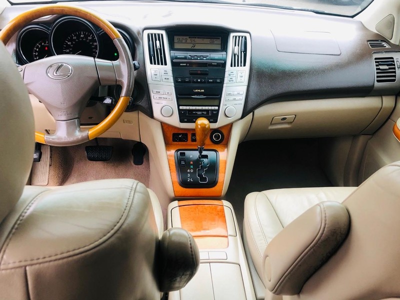 Lexus RX 330 Vehicle Full-screen Gallery Image 35