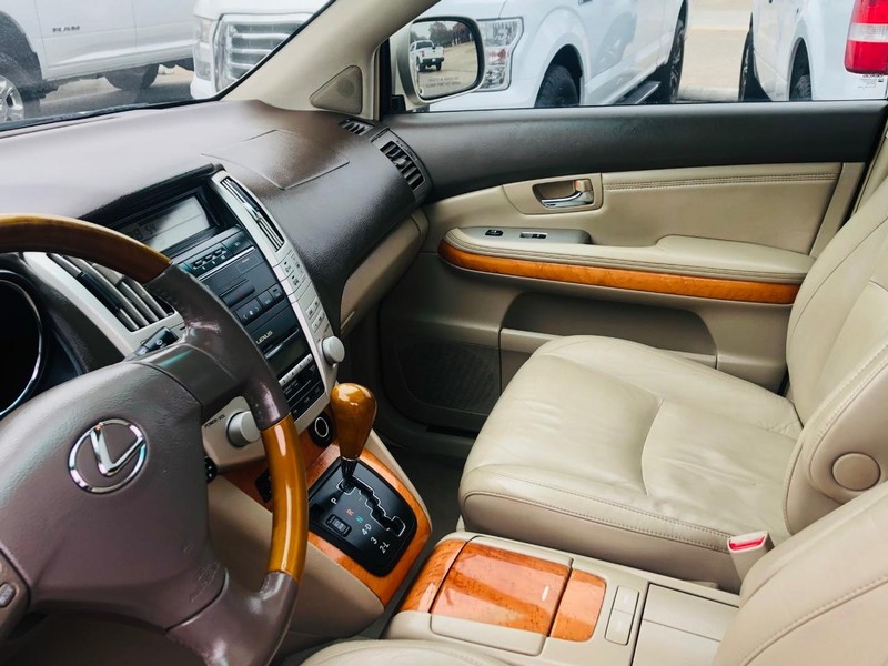 Lexus RX 330 Vehicle Full-screen Gallery Image 36