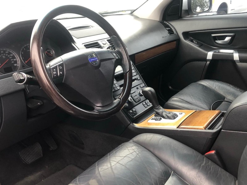 Volvo XC90 Vehicle Full-screen Gallery Image 08