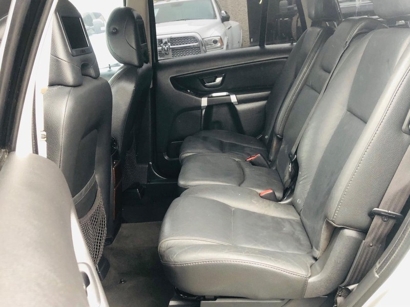 Volvo XC90 Vehicle Full-screen Gallery Image 13