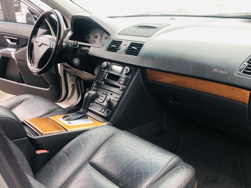 Volvo XC90 Vehicle Full-screen Gallery Image 14