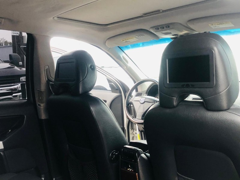 Volvo XC90 Vehicle Full-screen Gallery Image 16