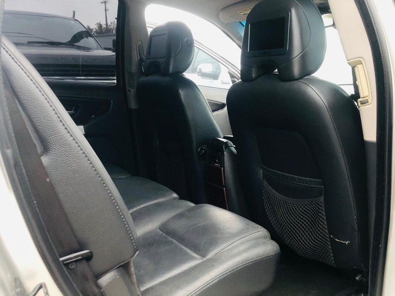Volvo XC90 Vehicle Full-screen Gallery Image 17