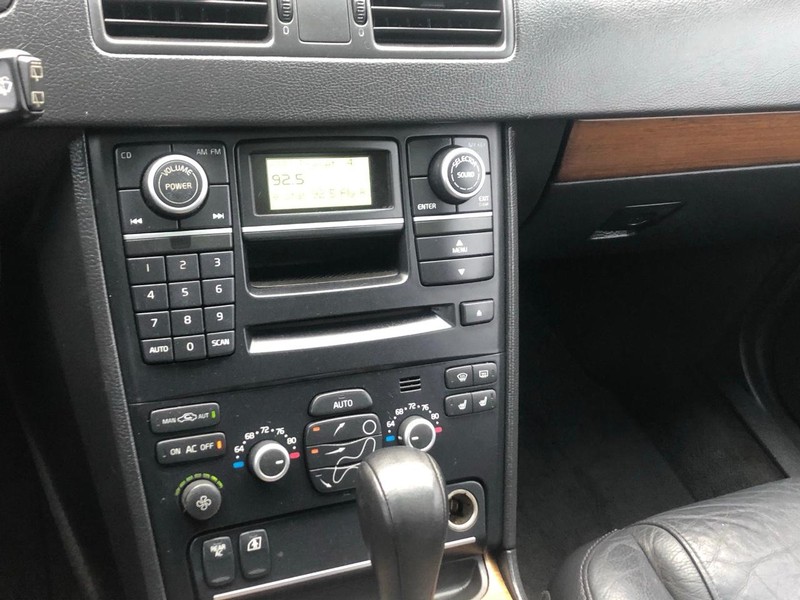 Volvo XC90 Vehicle Full-screen Gallery Image 23