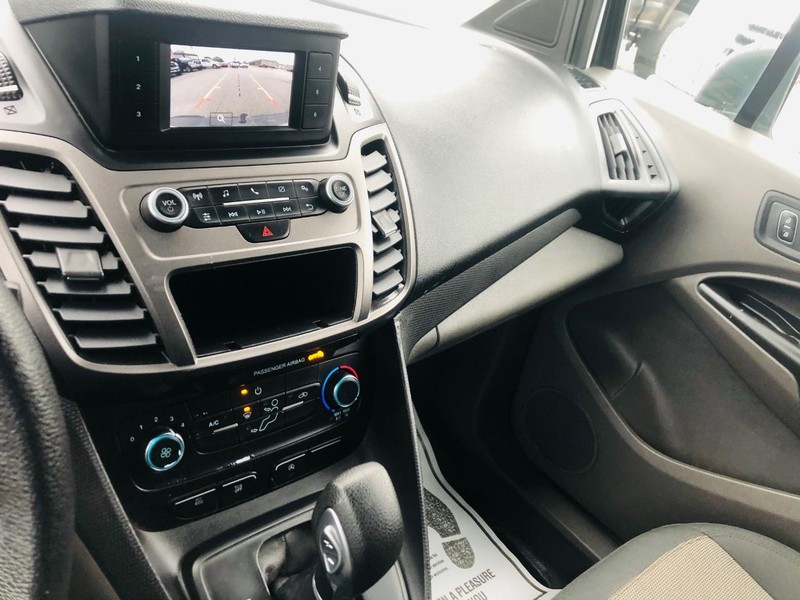 Ford Transit Connect Van Vehicle Full-screen Gallery Image 27