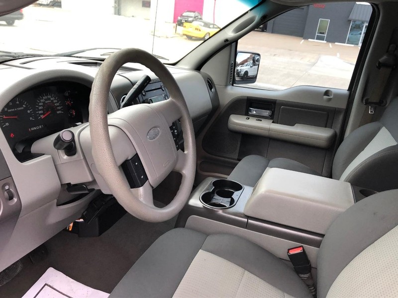 Ford F-150 Vehicle Full-screen Gallery Image 18