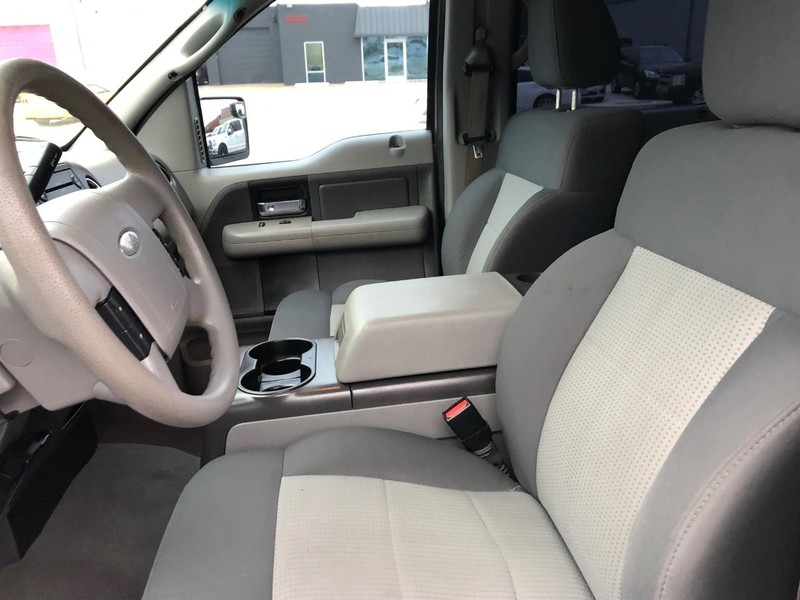 Ford F-150 Vehicle Full-screen Gallery Image 19