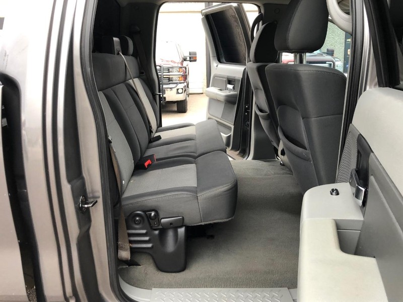 Ford F-150 Vehicle Full-screen Gallery Image 25