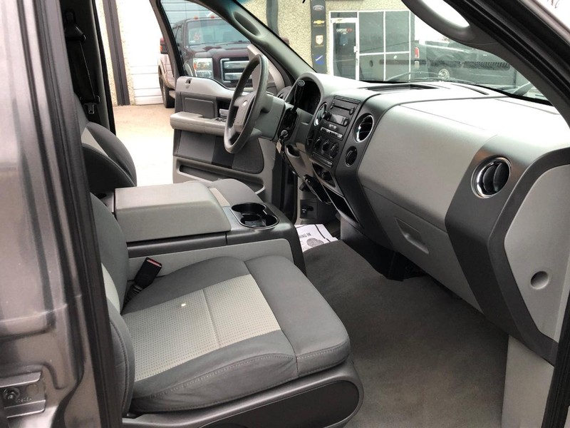 Ford F-150 Vehicle Full-screen Gallery Image 26