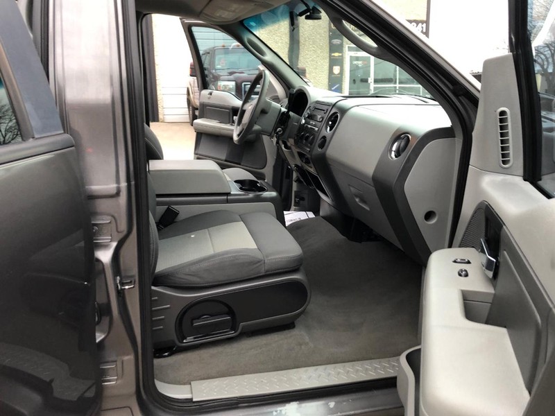 Ford F-150 Vehicle Full-screen Gallery Image 27