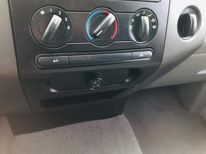 Ford F-150 Vehicle Full-screen Gallery Image 40