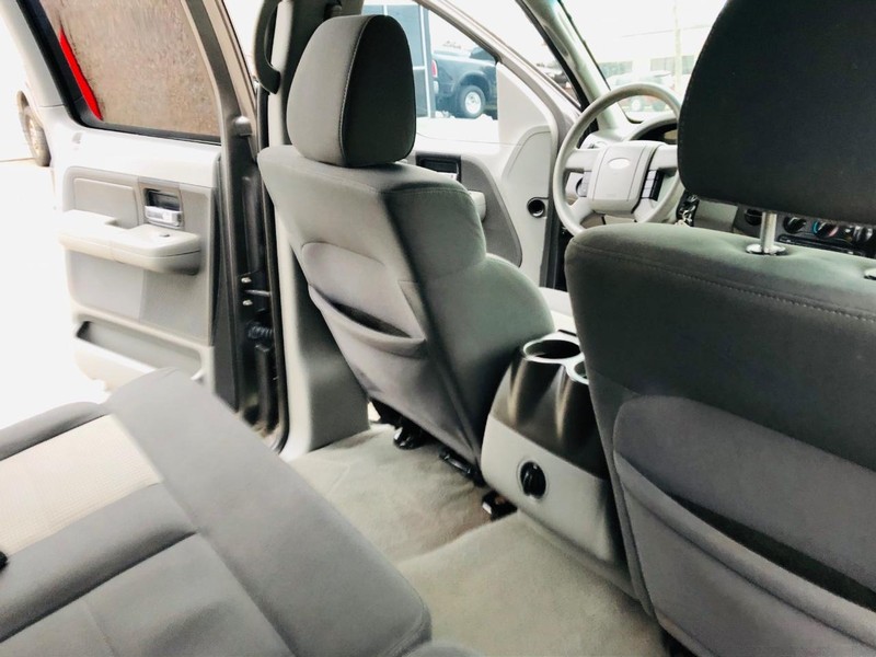 Ford F-150 Vehicle Full-screen Gallery Image 45