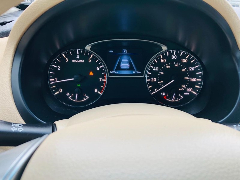 Nissan Altima Vehicle Full-screen Gallery Image 31