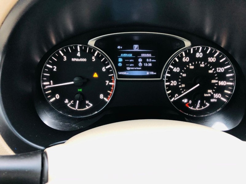 Nissan Altima Vehicle Full-screen Gallery Image 32