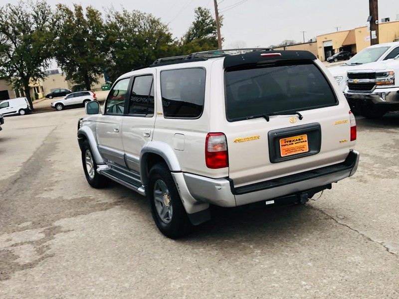 Toyota 4Runner Vehicle Full-screen Gallery Image 5
