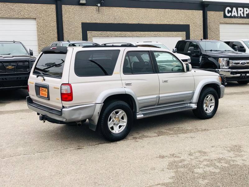 Toyota 4Runner Vehicle Full-screen Gallery Image 8