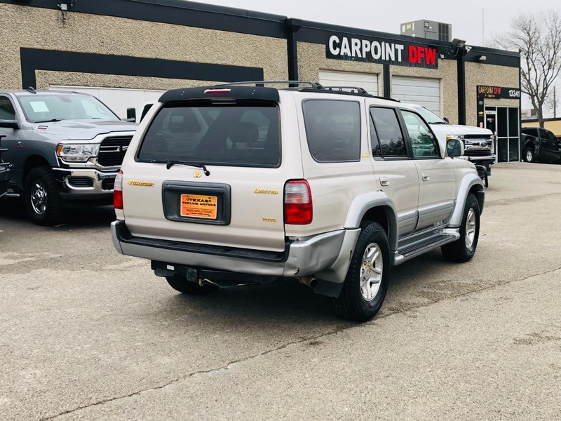 Toyota 4Runner Vehicle Full-screen Gallery Image 11