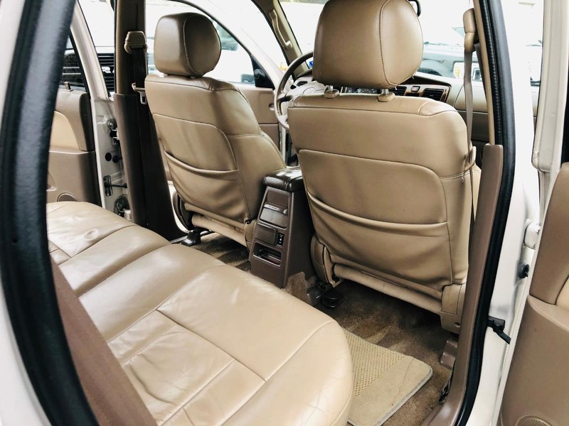 Toyota 4Runner Vehicle Full-screen Gallery Image 25