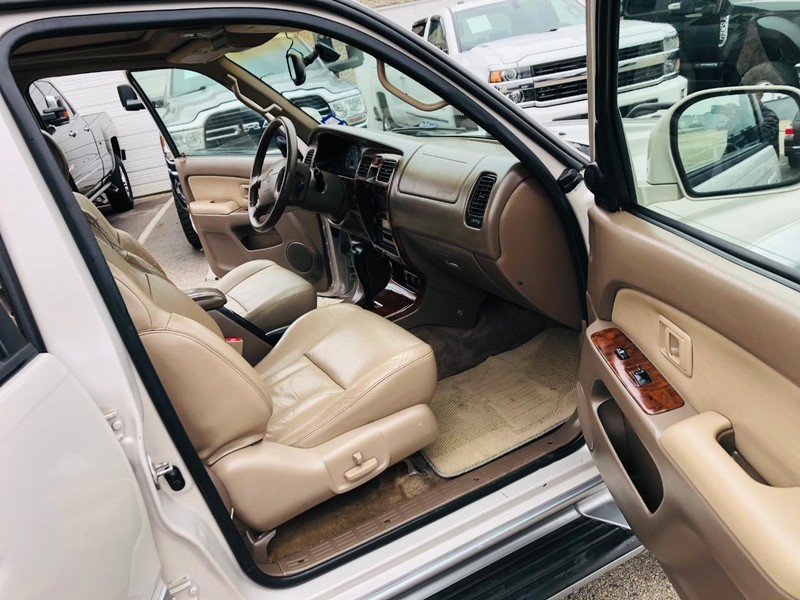 Toyota 4Runner Vehicle Full-screen Gallery Image 29