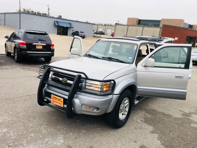 Toyota 4Runner Vehicle Full-screen Gallery Image 39