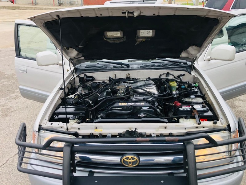 Toyota 4Runner Vehicle Full-screen Gallery Image 40