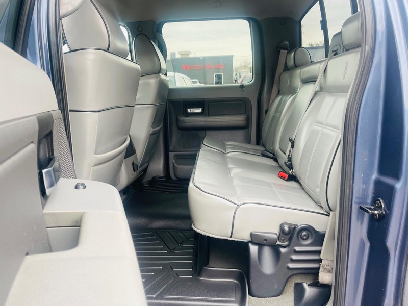 Ford F-150 Vehicle Full-screen Gallery Image 24