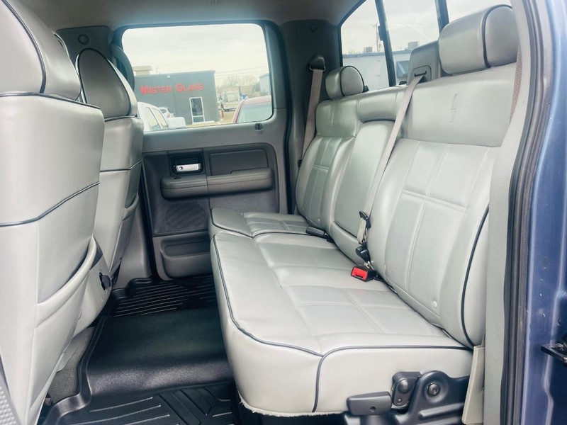 Ford F-150 Vehicle Full-screen Gallery Image 25