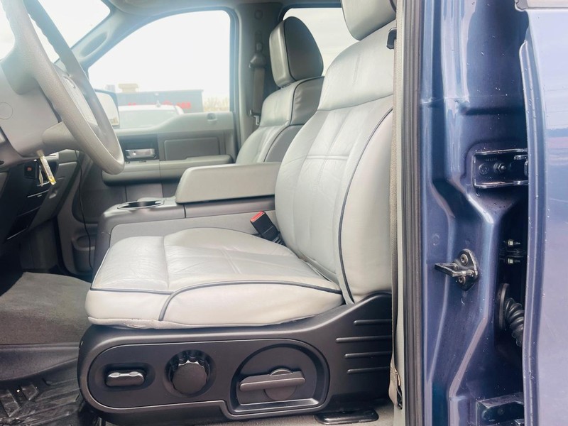 Ford F-150 Vehicle Full-screen Gallery Image 26