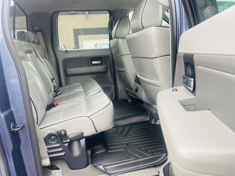 Ford F-150 Vehicle Full-screen Gallery Image 31