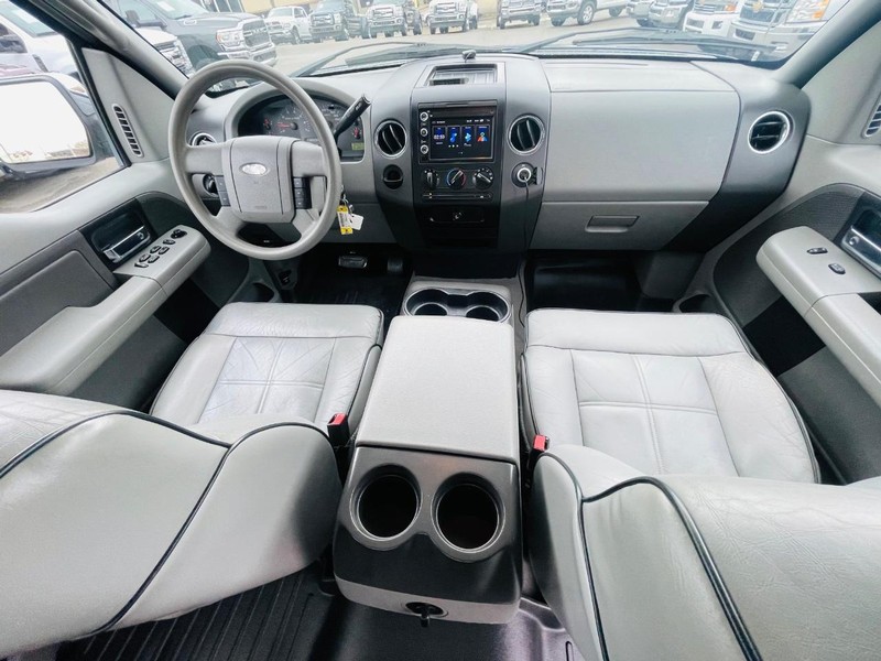 Ford F-150 Vehicle Full-screen Gallery Image 33