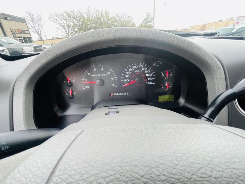 Ford F-150 Vehicle Full-screen Gallery Image 40