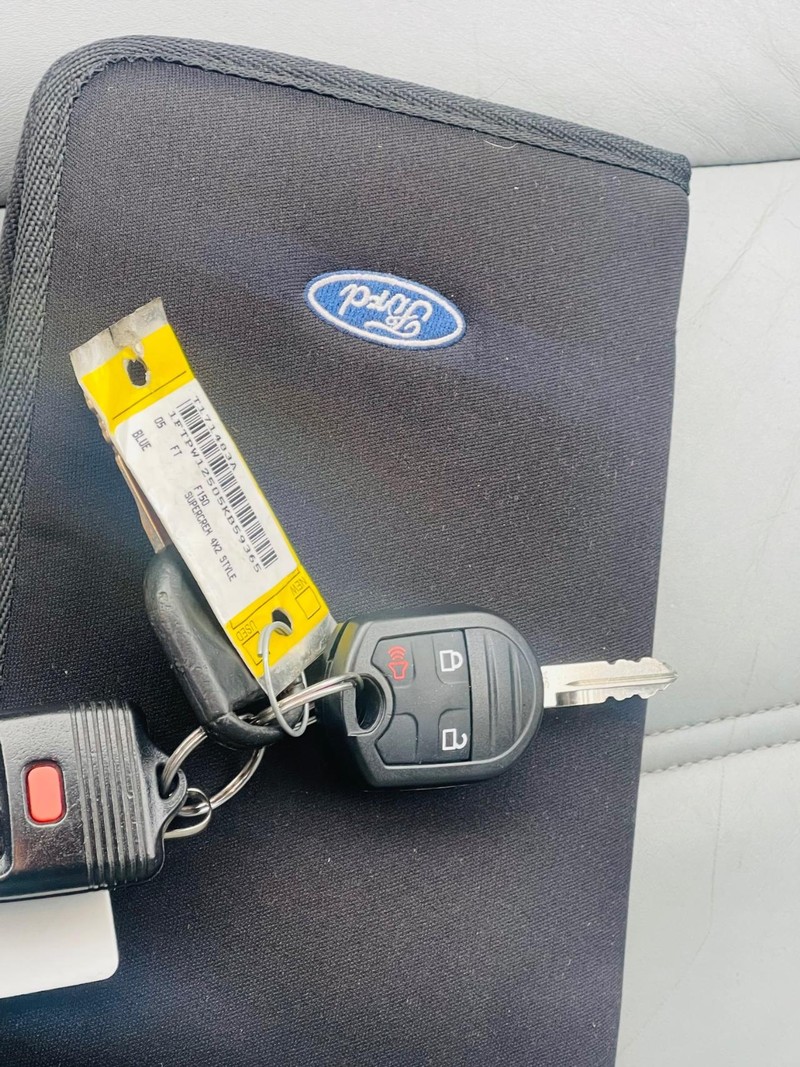 Ford F-150 Vehicle Full-screen Gallery Image 46