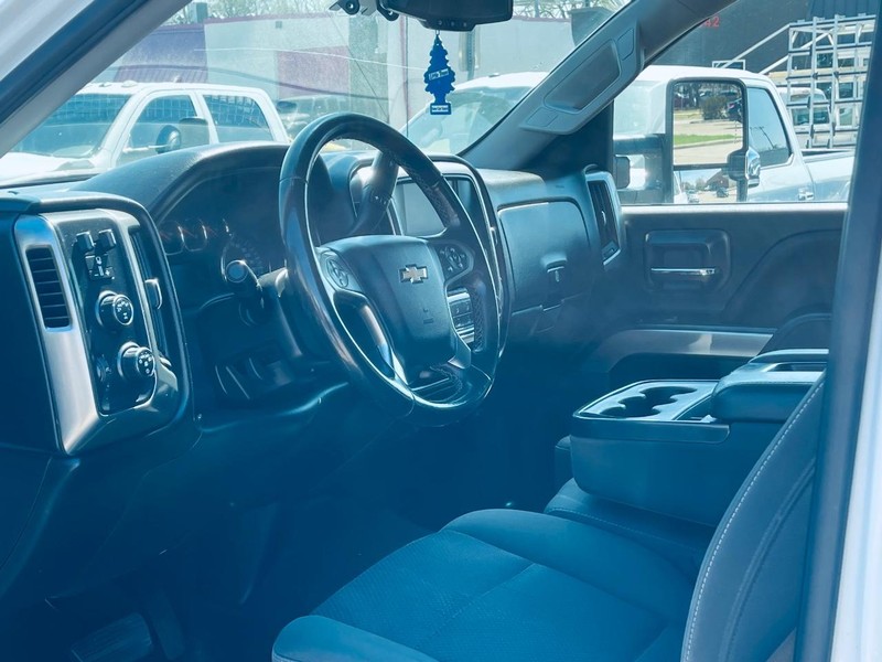 Chevrolet Silverado 1500 Vehicle Full-screen Gallery Image 15