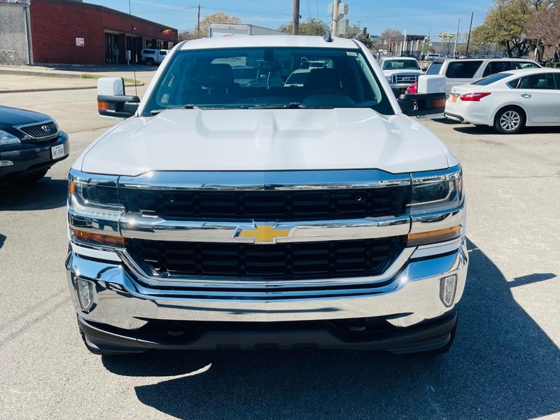 Chevrolet Silverado 1500 Vehicle Full-screen Gallery Image 16