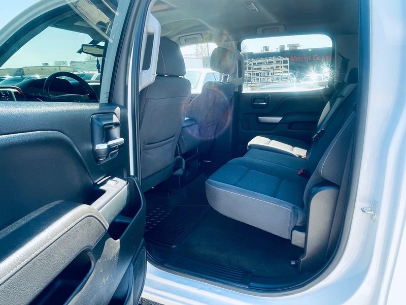 Chevrolet Silverado 1500 Vehicle Full-screen Gallery Image 19