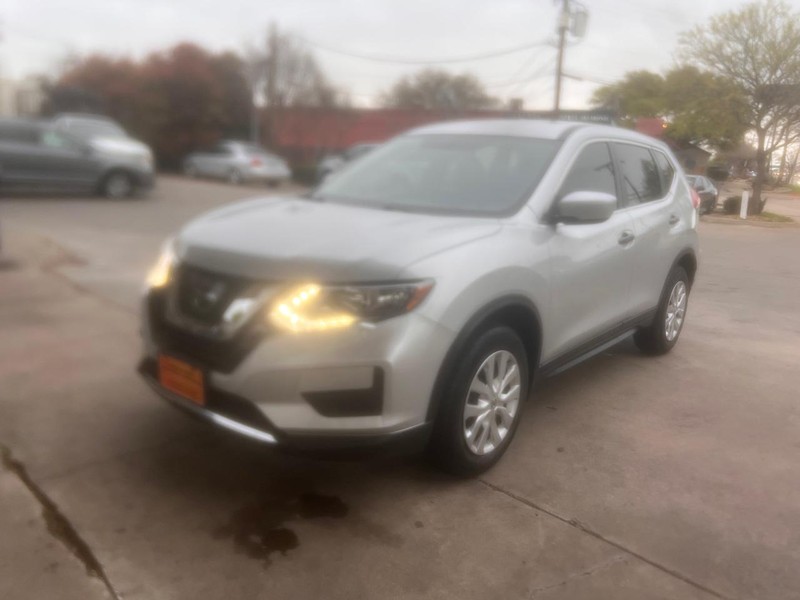 Nissan Rogue Vehicle Full-screen Gallery Image 03