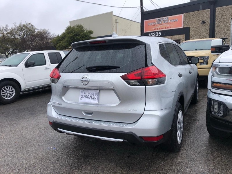 Nissan Rogue Vehicle Full-screen Gallery Image 06