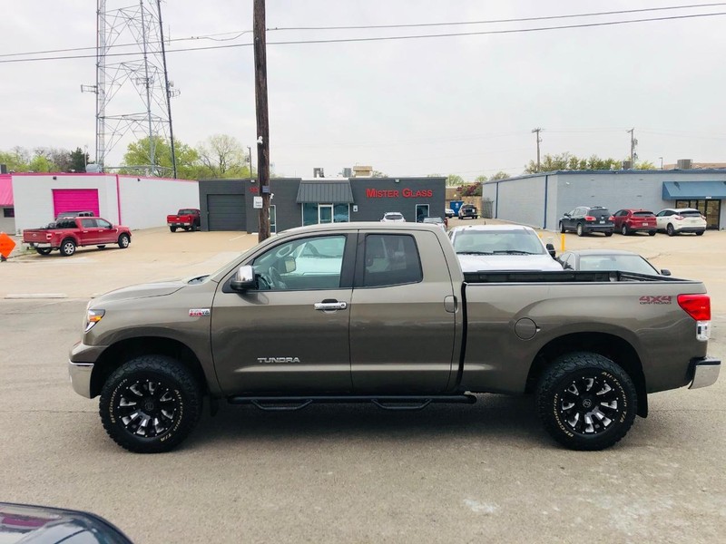 Toyota Tundra 4WD Truck Vehicle Full-screen Gallery Image 9