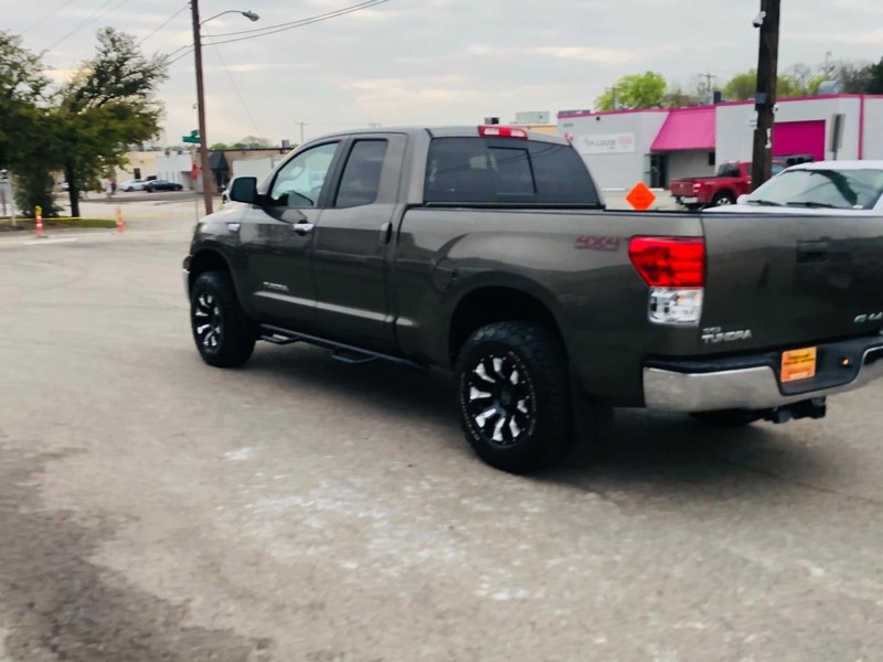 Toyota Tundra 4WD Truck Vehicle Full-screen Gallery Image 10