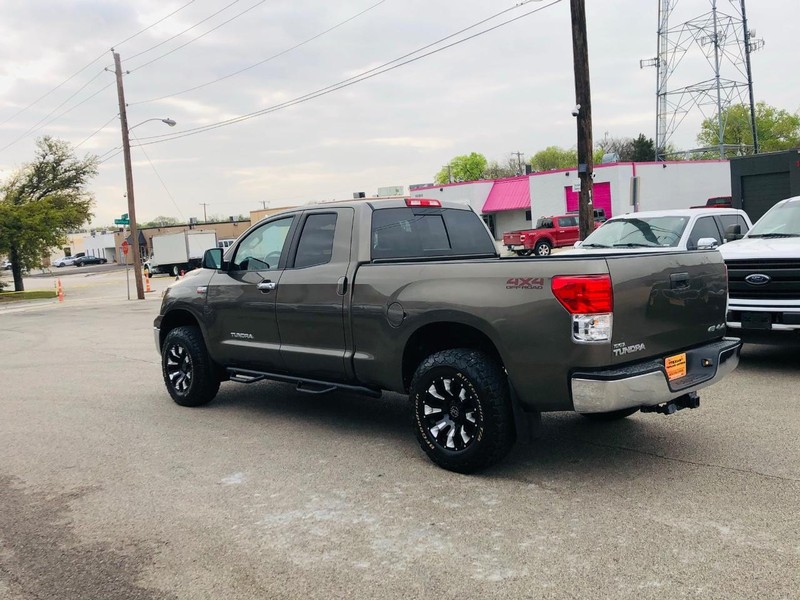 Toyota Tundra 4WD Truck Vehicle Full-screen Gallery Image 11