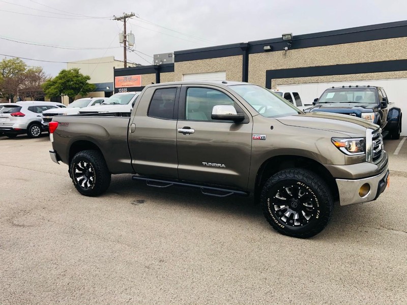 Toyota Tundra 4WD Truck Vehicle Full-screen Gallery Image 14