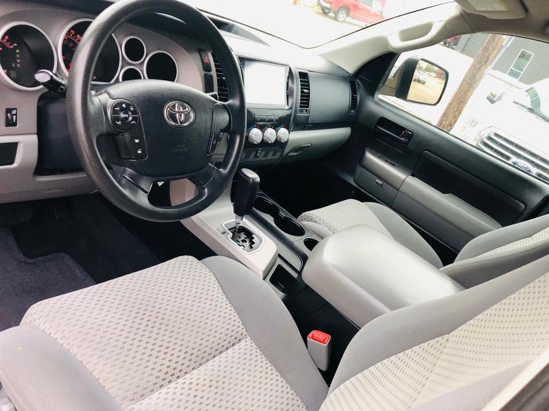 Toyota Tundra 4WD Truck Vehicle Full-screen Gallery Image 19