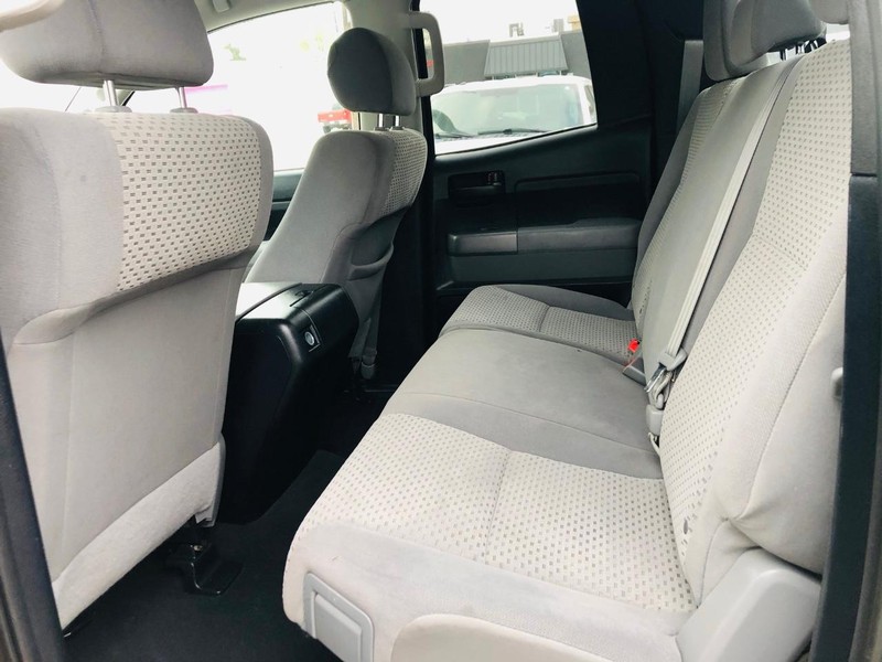 Toyota Tundra 4WD Truck Vehicle Full-screen Gallery Image 20