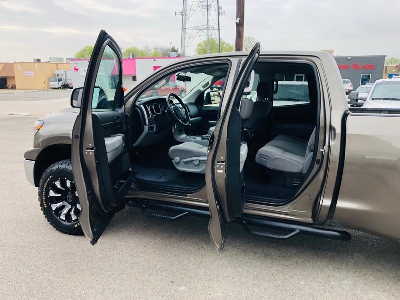 Toyota Tundra 4WD Truck Vehicle Full-screen Gallery Image 21