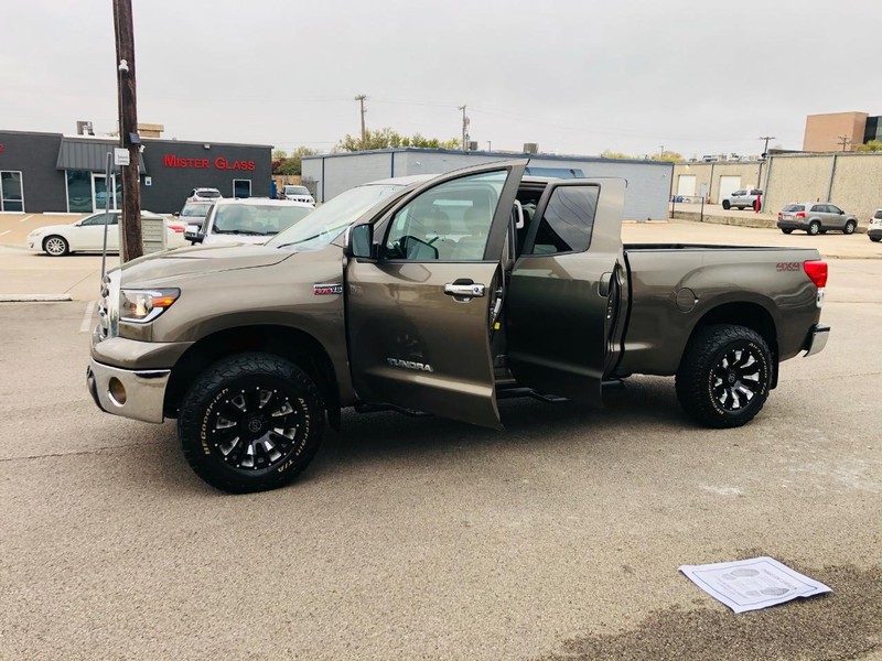 Toyota Tundra 4WD Truck Vehicle Full-screen Gallery Image 22