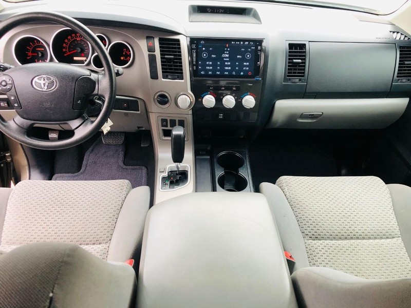 Toyota Tundra 4WD Truck Vehicle Full-screen Gallery Image 23